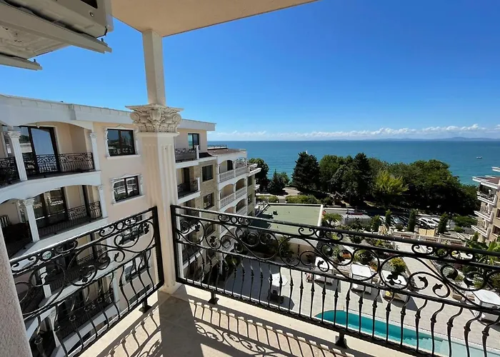 Luxury Penthouse At Valencia Gardens *