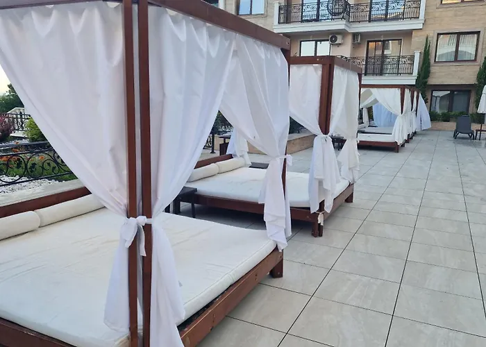 Luxury Penthouse At Valencia Gardens *