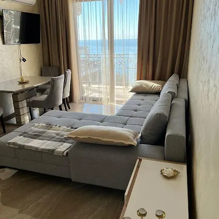 Luxury Seaview Penthouse At Valencia Gardens アパート