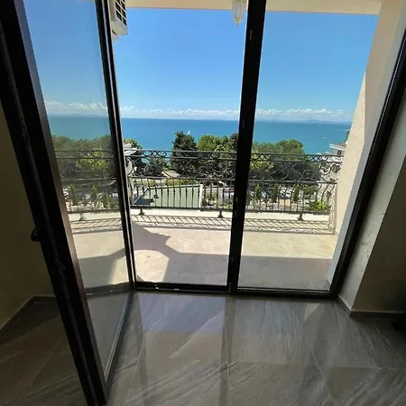 Luxury Seaview Penthouse At Valencia Gardens شقة *
