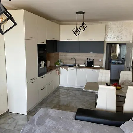 Luxury Seaview Penthouse At Valencia Gardens *