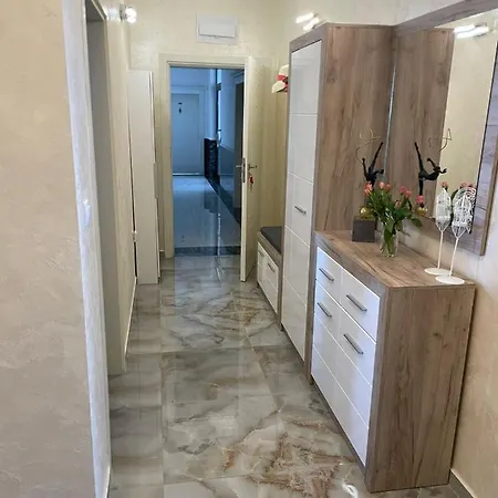 Luxury Penthouse At Valencia Gardens Apartment *