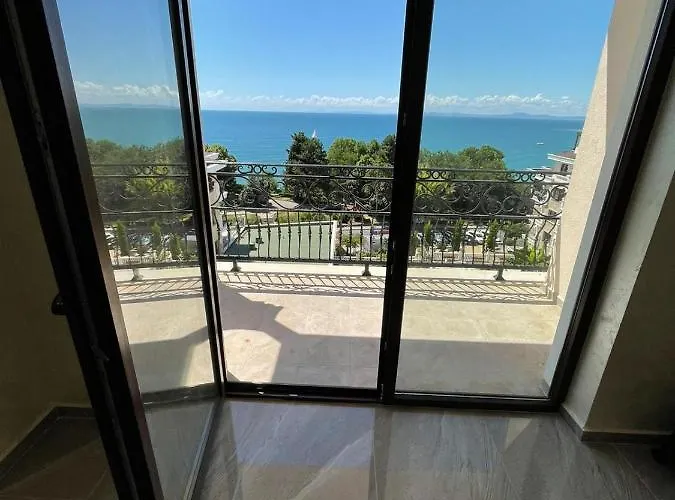 Luxury Penthouse At Valencia Gardens 아파트 *